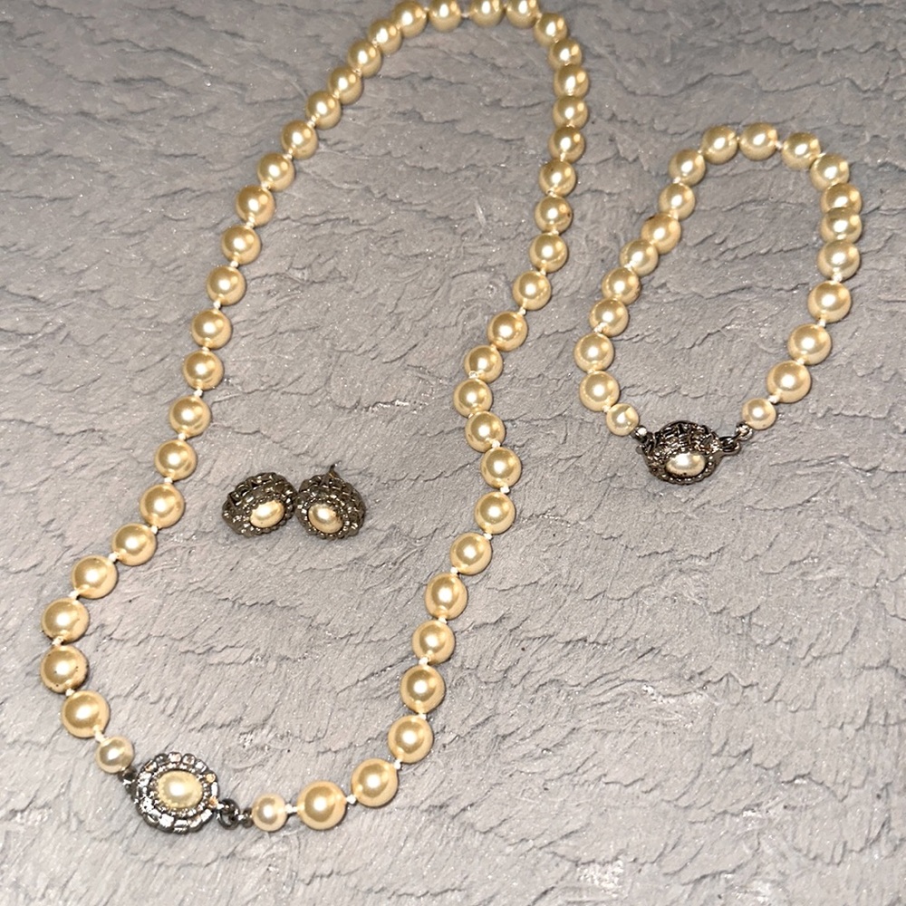 Rare vintage pearl necklace set